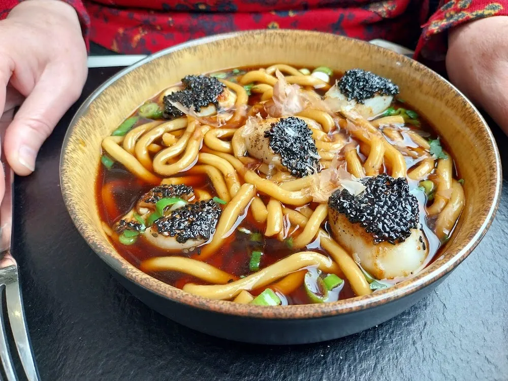 Nouilles Avec Champignons Et Coquille Saint Jacques